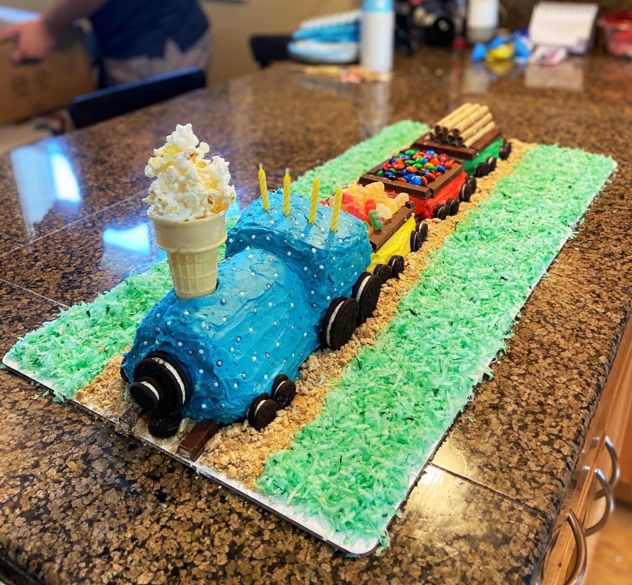Train cake